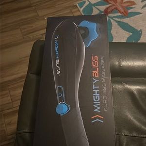 Cordless Massager with Blue Attachments